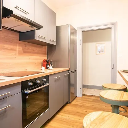 Spacieux - La Galerie - Gare Apartment *