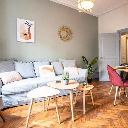 Spacieux - La Galerie - Gare Apartment *