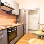 Spacieux - La Galerie - Gare Apartman *