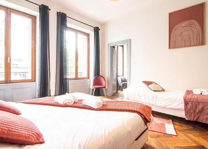 Spacieux - La Galerie - Gare Apartment *
